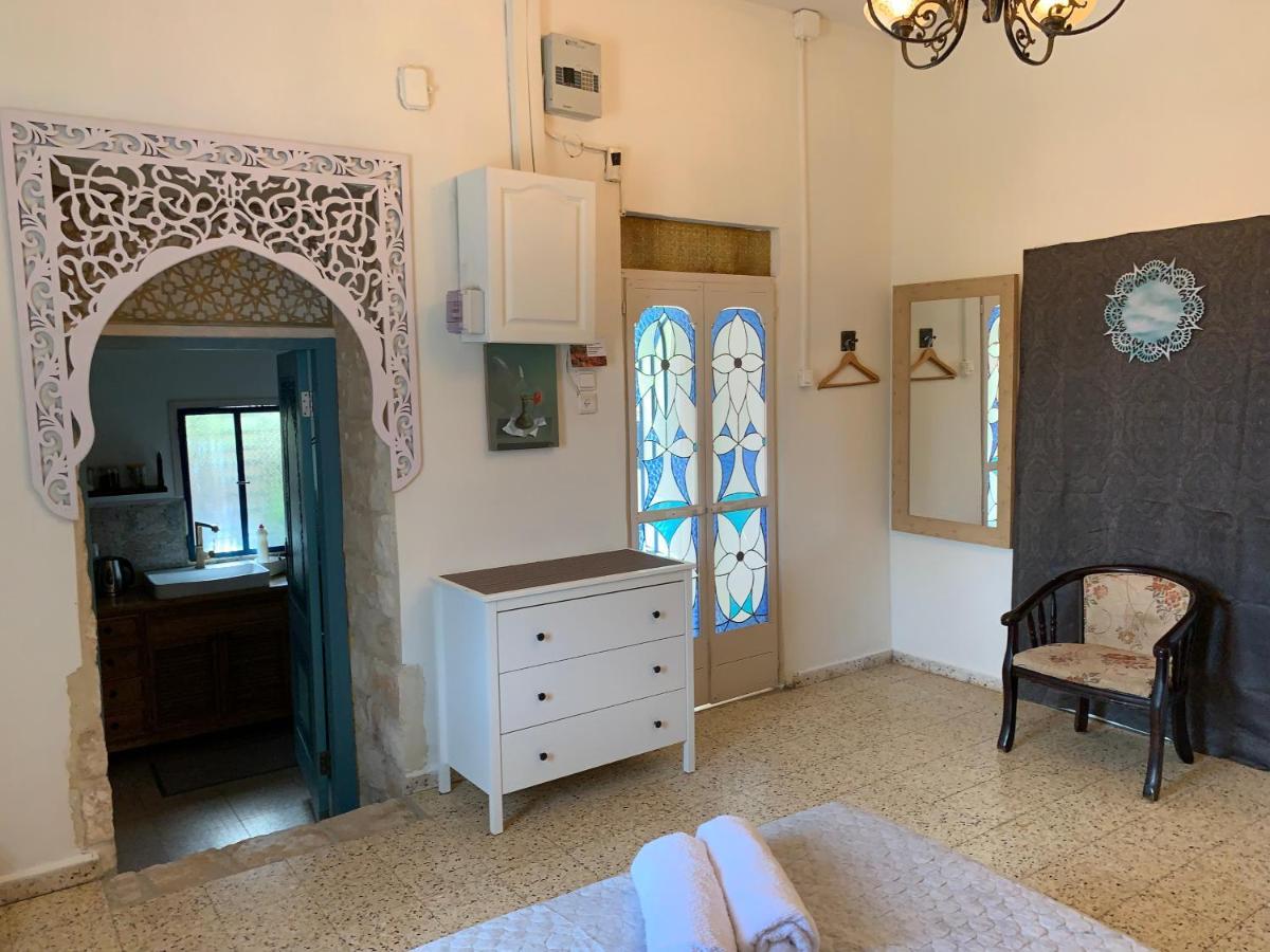 בית האבן העתיק מ-1885 עם מגונית פרטית בחצר Rosh Pinna Eksteriør bilde