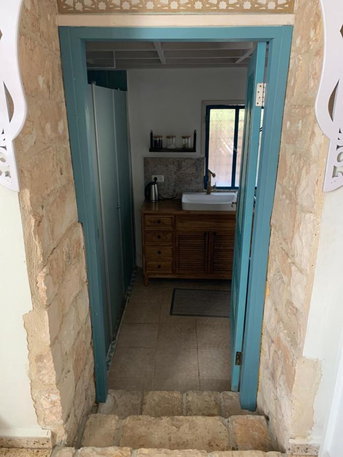 בית האבן העתיק מ-1885 עם מגונית פרטית בחצר Rosh Pinna Eksteriør bilde