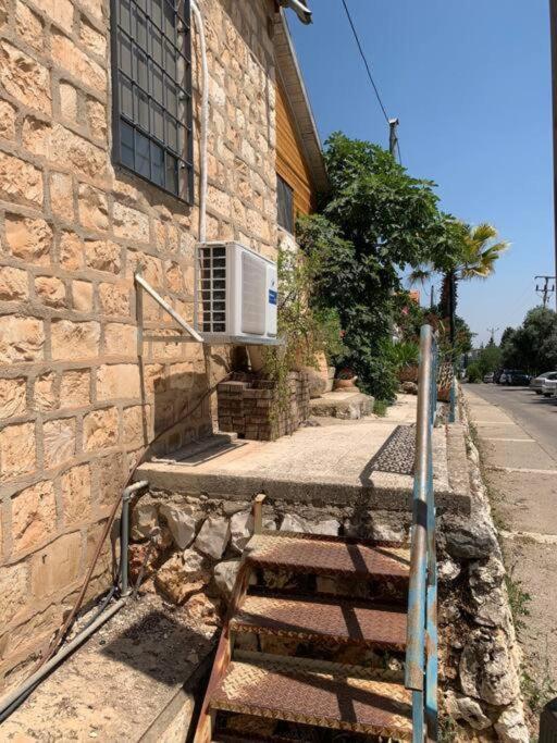 בית האבן העתיק מ-1885 עם מגונית פרטית בחצר Rosh Pinna Eksteriør bilde